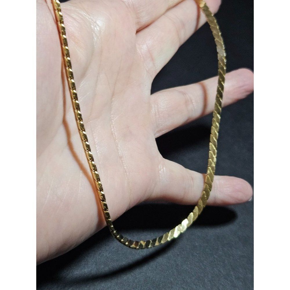 Thick gold tone necklace 18"